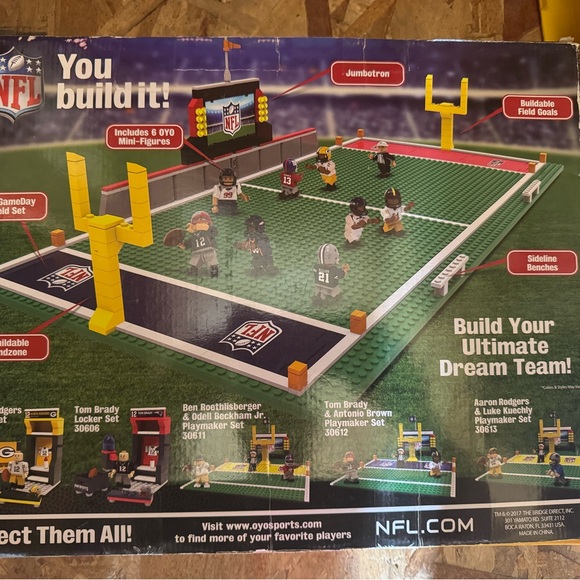 NFL Buildable GameDay Field Set - Green Play Field with Yellow Goalposts - Picture 2 of 6